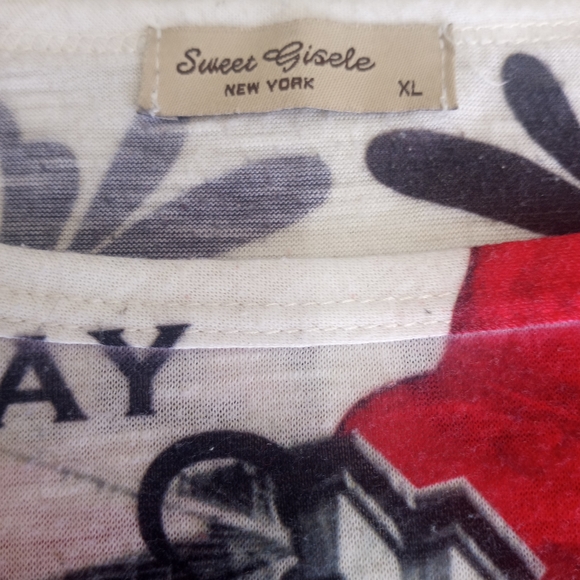 SWEET GISELE’S BIG APPLE NYC V-NECK T-SHIRT - Picture 5 of 5